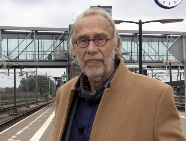 Ik sta hier op het station van Boxtel voor de instap naar Eindhoven.
                          ( opname uit de documentaire )